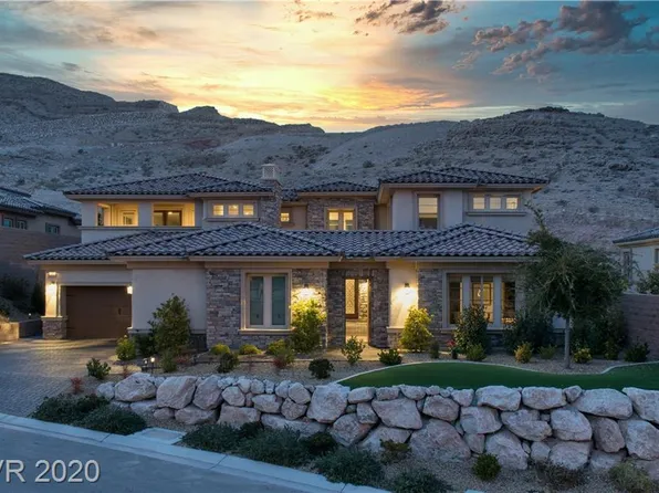92 Olympia Chase Dr, Las Vegas, NV 89141
