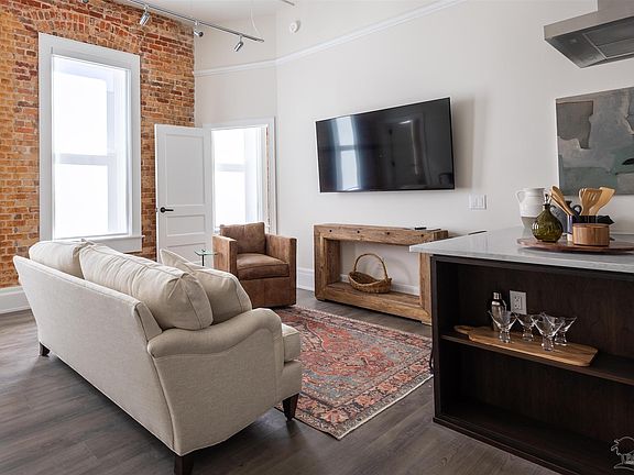 5th image of 17 Palafox Pl Unit 304