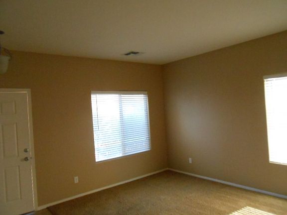 3rd image of 723 W Spruell Ave