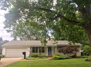 803 Valley Park Dr, Libertyville, IL 60048