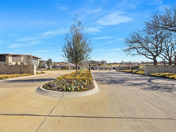 2nd image of 1523 Azalea Ct