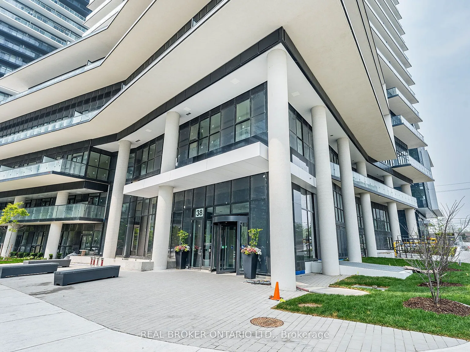2 bed, $2,400 — Photo 4