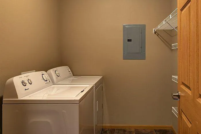 Sidney Apartments — Photo 17