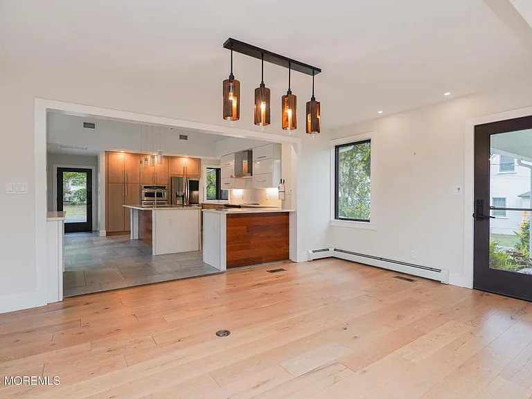 828 Kingston Rd — Photo 13