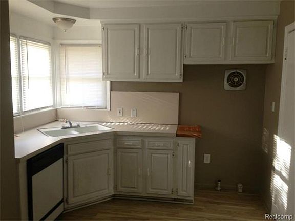 3rd image of 23820 Morton Ave