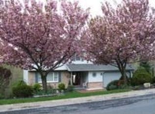 32 Golfview Ln, Reading, PA 19606