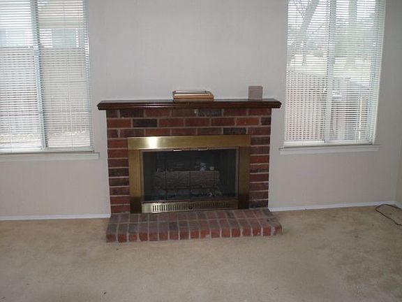 2nd image of 1830 Torquay Ave #1