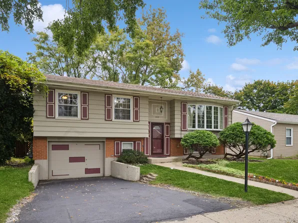 1032 Valley Stream Dr, Wheeling, IL 60090