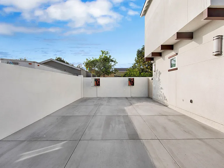 2354 E Poppy St — Photo 23