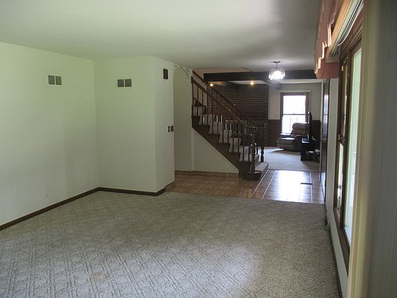 5th image of 601 Diana Ct