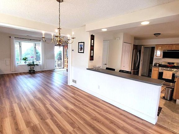 3rd image of 6433 Lenox Ct