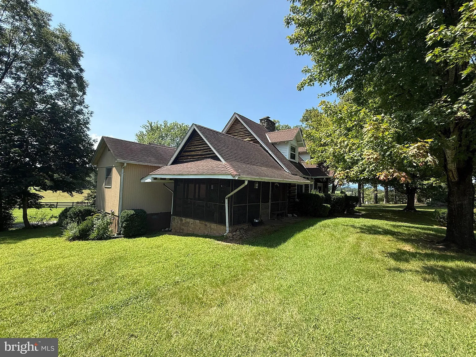 3 bed, 2.0 bath, 1264 sqft, $2,800 — Photo 3