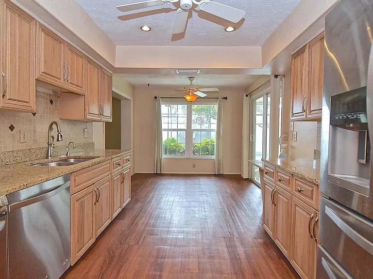 1876 Riviera Cir — Photo 13