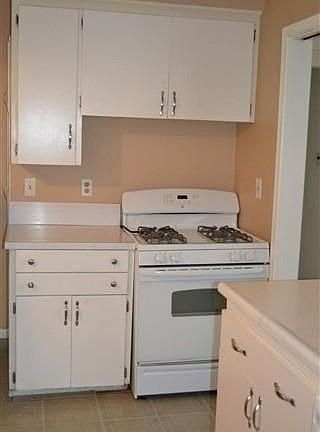 5th image of 882 Coughlan St