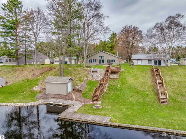 2896 E Lake Dr, Lupton, MI 48635
