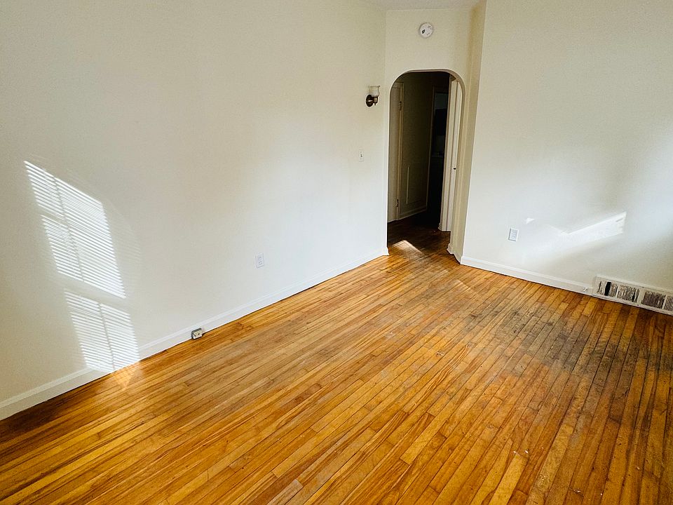 Entrance/Living Room 1