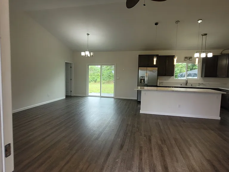 16-1840 34th Ave — Photo 3