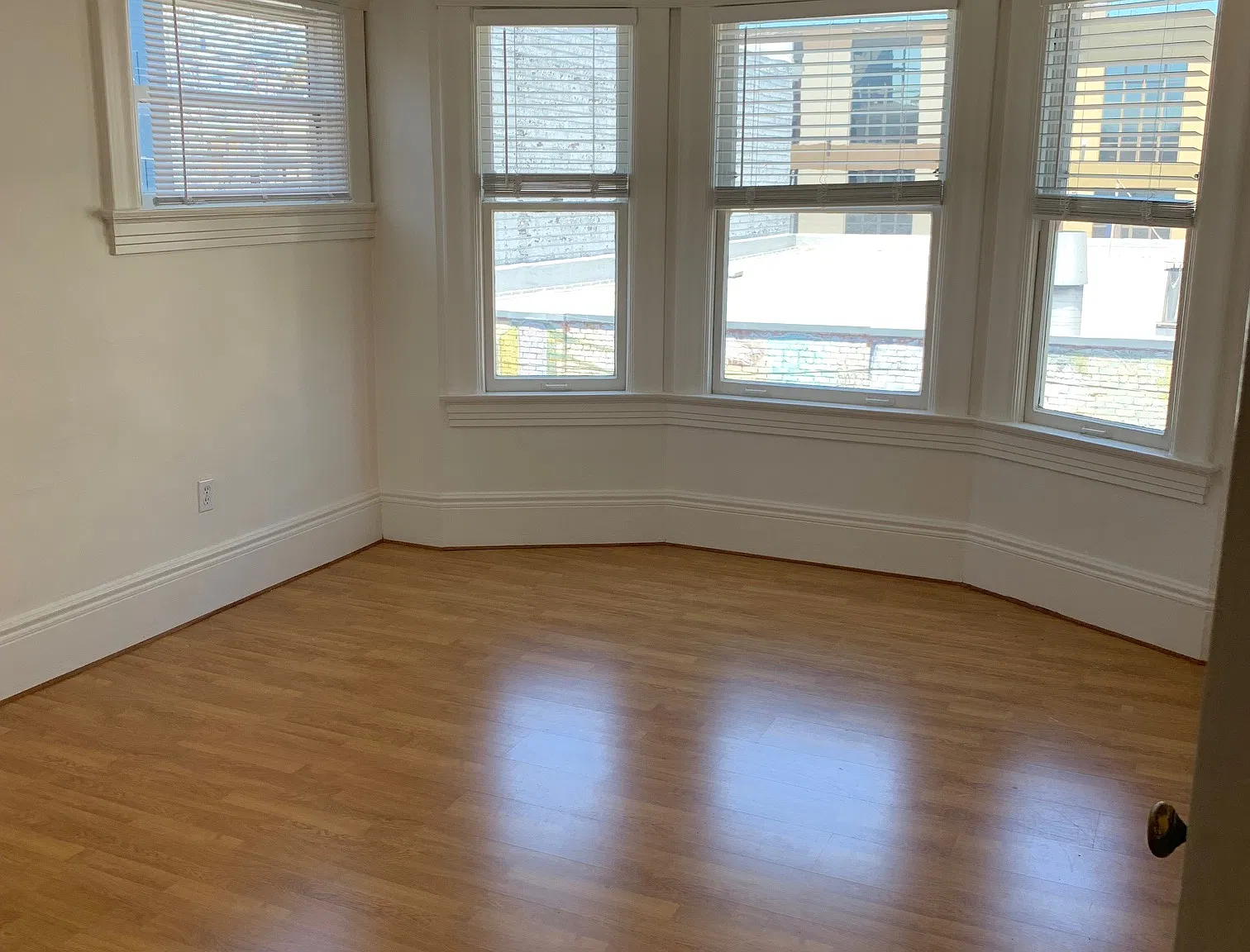 2 bed, 885 sqft, $4,100 — Photo 1