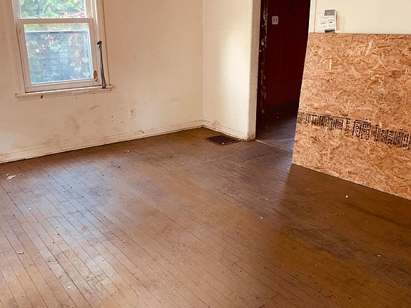 4th image of 2242 Jefferson Ave