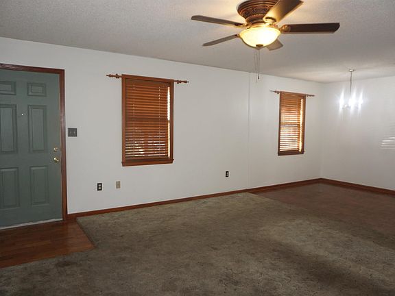 3rd image of 18 River Oaks Trce