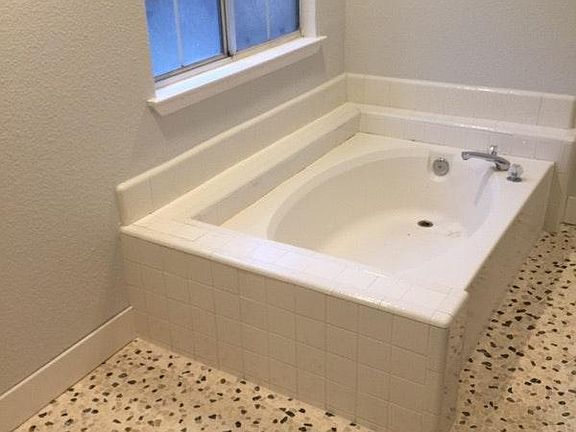 5th image of 9650 Twin Creeks Ave