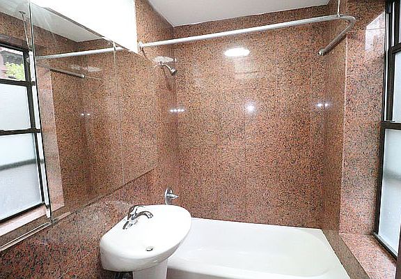 4th image of 208 E 82nd St APT 16