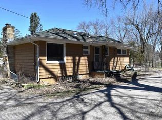 N5030 Beach Garden Rd, Poynette, WI 53955