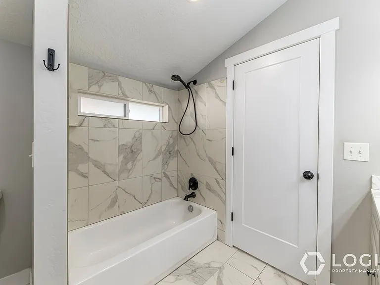 935 W 200 N — Photo 20