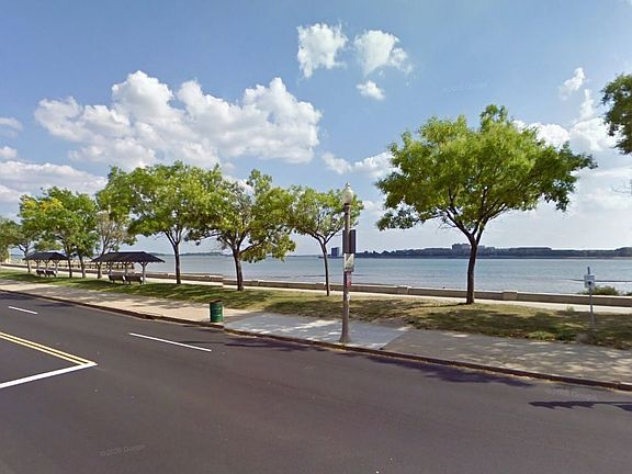 2.5 blocks from Carson Beach