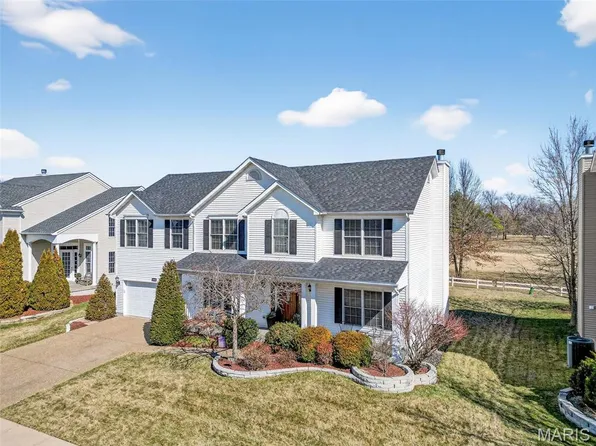 2858 Dardenne Links Dr, Dardenne Prairie, MO 63368