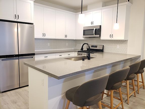 5th image of 1065 Tiburon Way