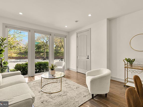 4th image of 641 M St NE #1