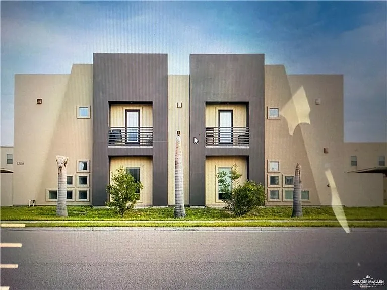 1308 Daffodil Ave E #C — Photo 1