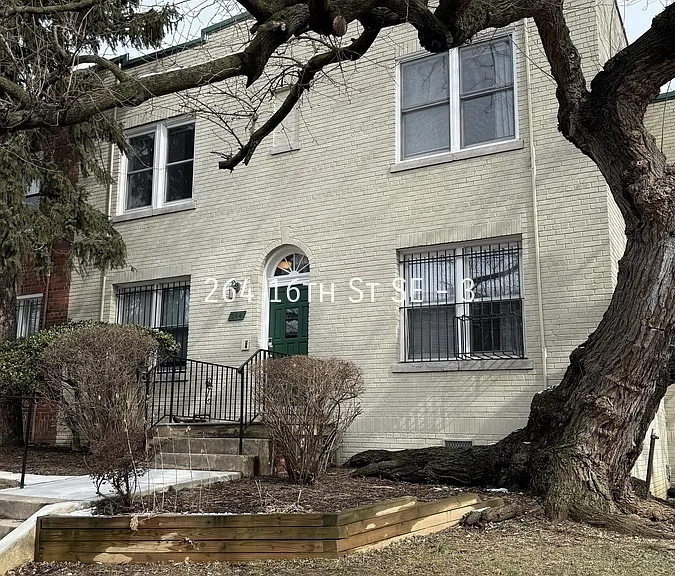 264 16th St SE #3 — Photo 1