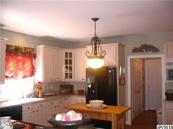 5th image of 3201 Sandalwood Ln