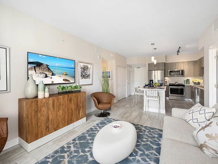 10X Addison Place — Photo 30