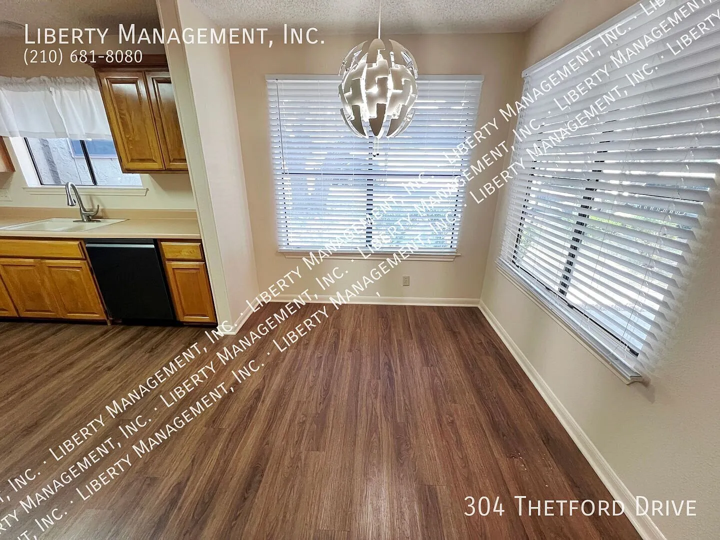 3 Bed, 2.5 Bath 2107 sq ft Townhome in a Gated Community — Photo 4