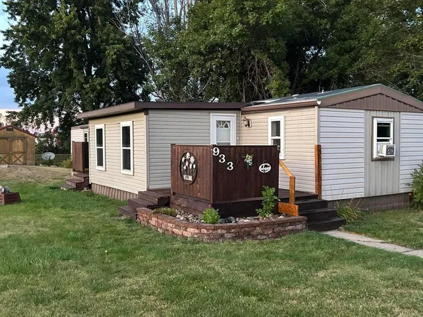 933 13th Ave NW, Watertown, SD 57201