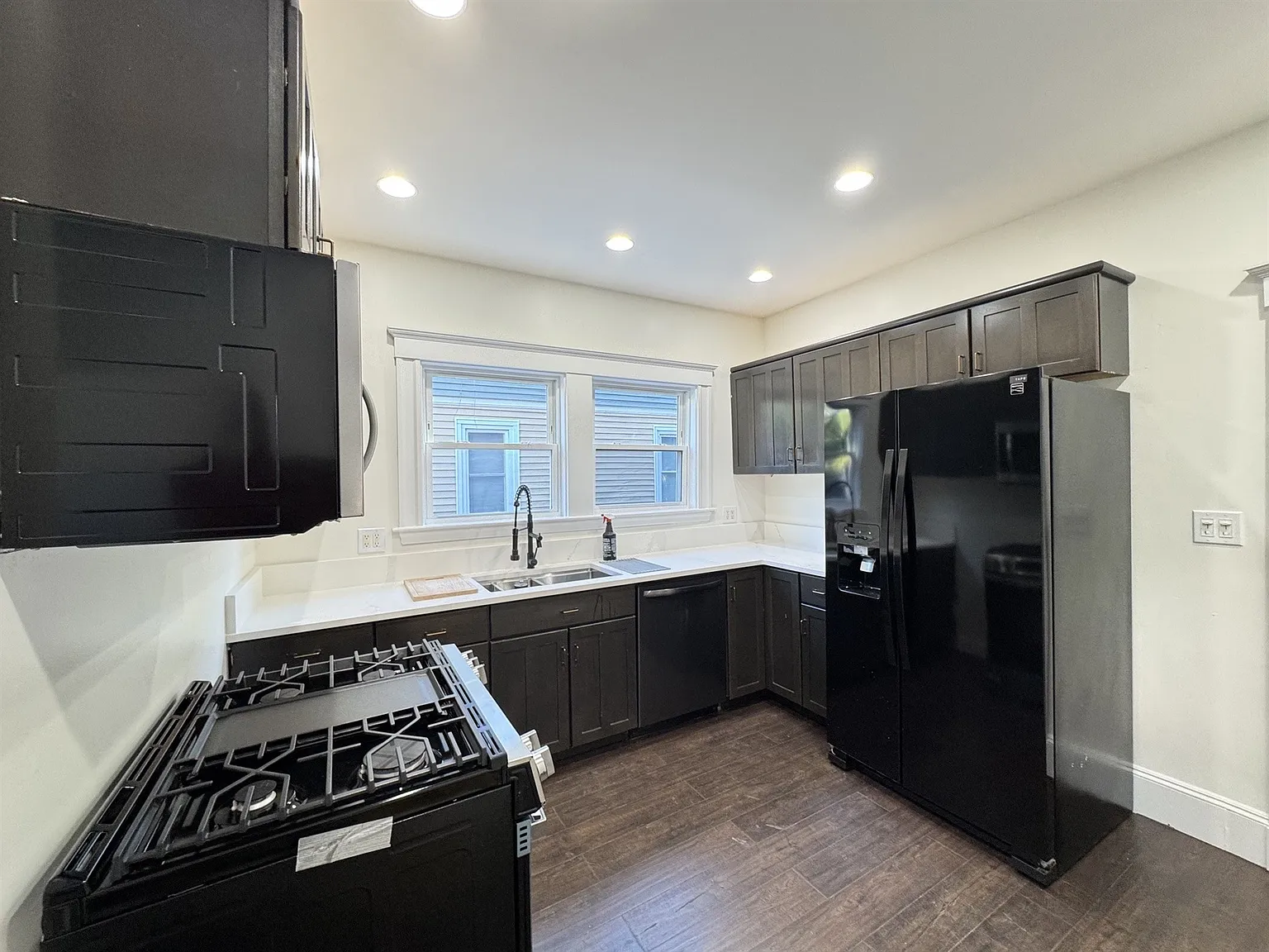 2 bed, $3,000 — Photo 1