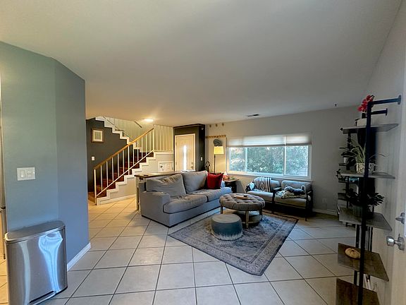 3rd image of 10315 Oso Redondo NE