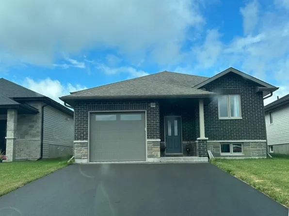 32 Cattail Cres, Quinte West, ON K8V 0J4