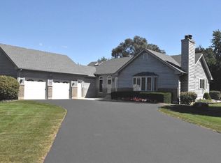 6N441 Brierwood Dr, St Charles, IL 60175