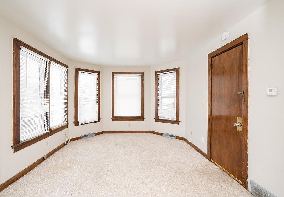 1st image of 1003 W 22nd St APT 1