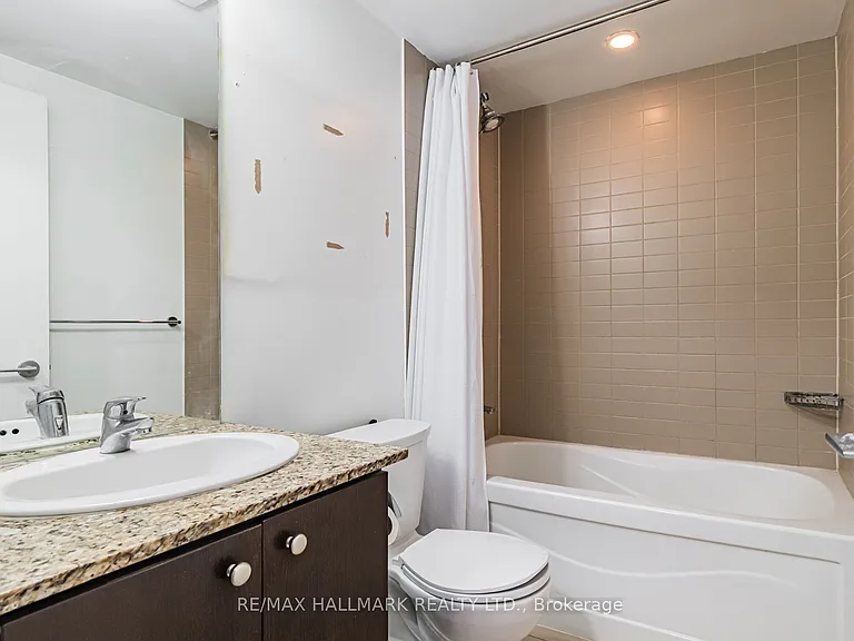 201 Carlaw Ave #L06 — Photo 18