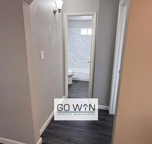 1212 W Mountain View Rd — Photo 5