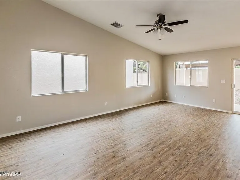 808 Four Winds Cir — Photo 2