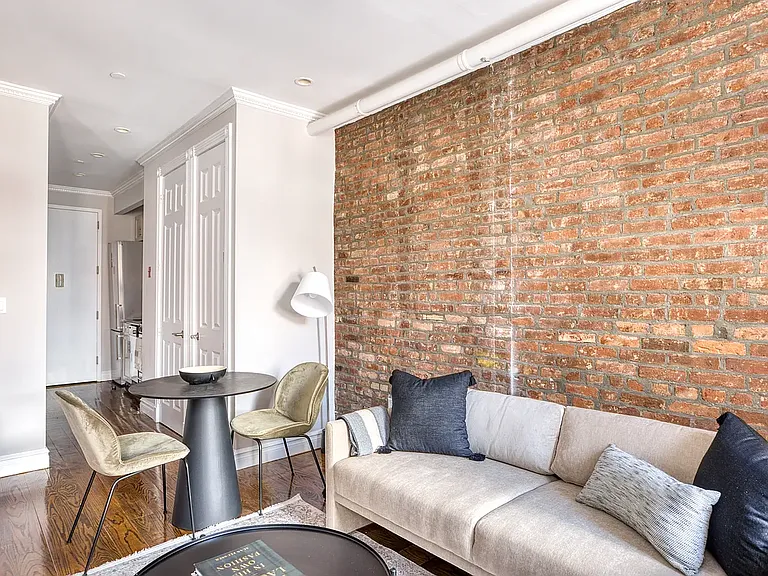 202 E 13th St #R2G — Photo 2