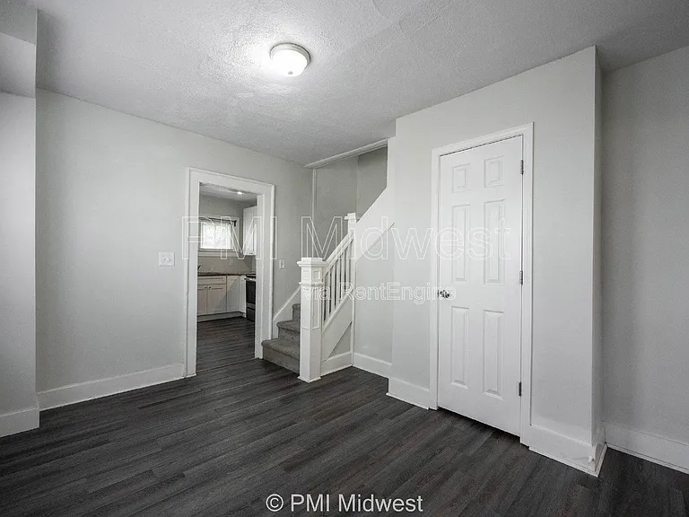 944 E Minnesota St — Photo 8