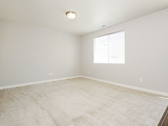 4th image of 2087 W 3290 S
