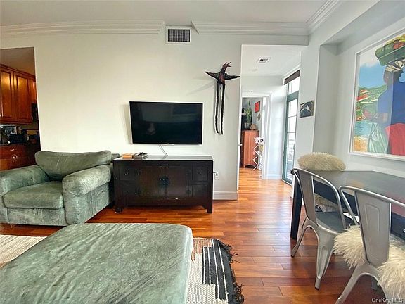 2nd image of 3816 Waldo Ave